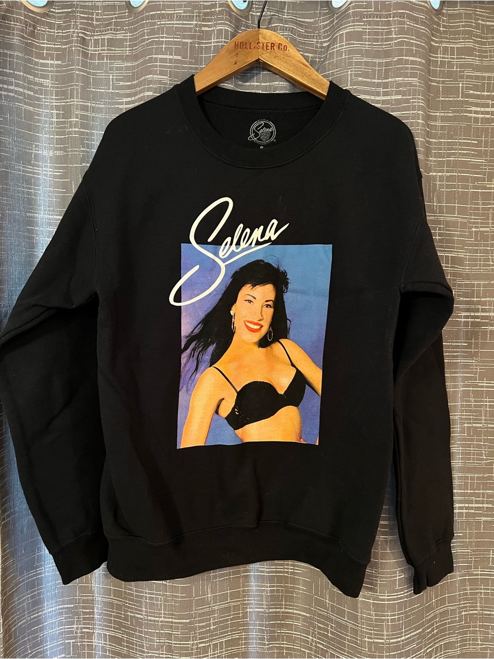 Black Graphic Selena Crewneck Sweatshirt size adult small